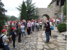 公司組織優(yōu)秀員工深入老區(qū)參觀學習